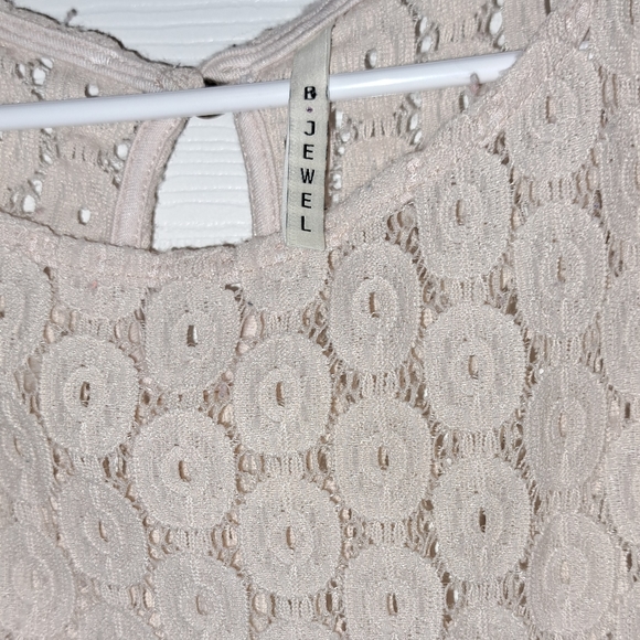 Lacey tank top by B Jewel size small - Picture 2 of 3